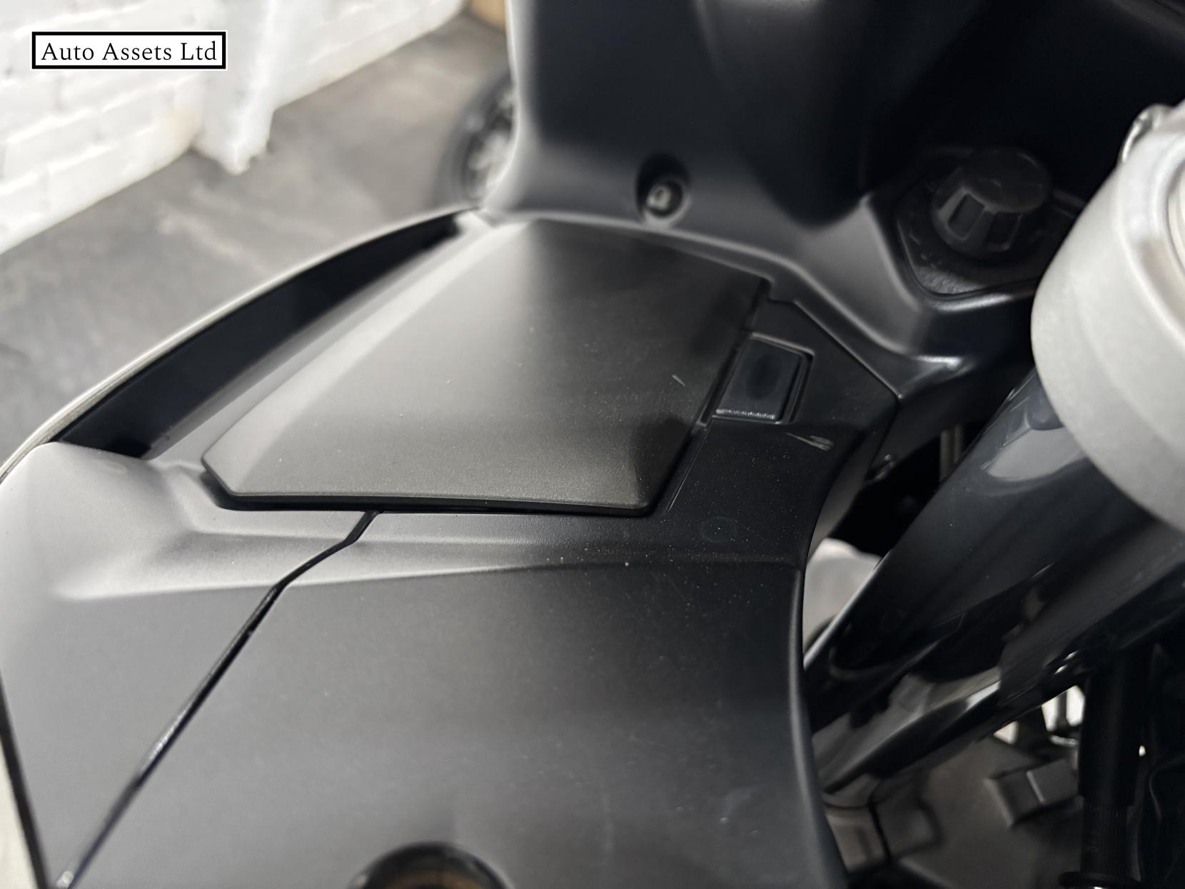 Yamaha FJR1300 1300 A Tourer Petrol Manual (147 ps)