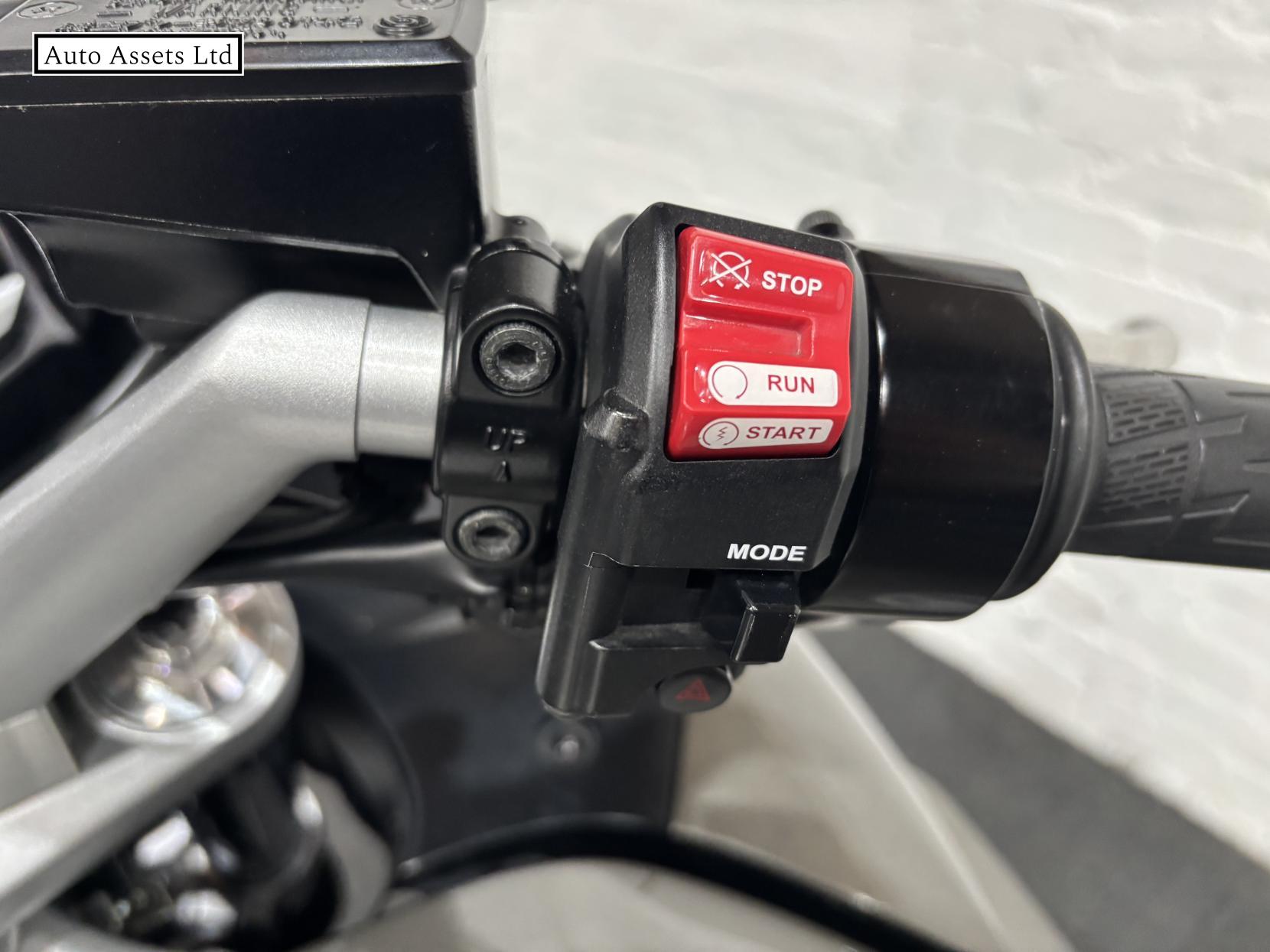 Yamaha FJR1300 1300 A Tourer Petrol Manual (147 ps)