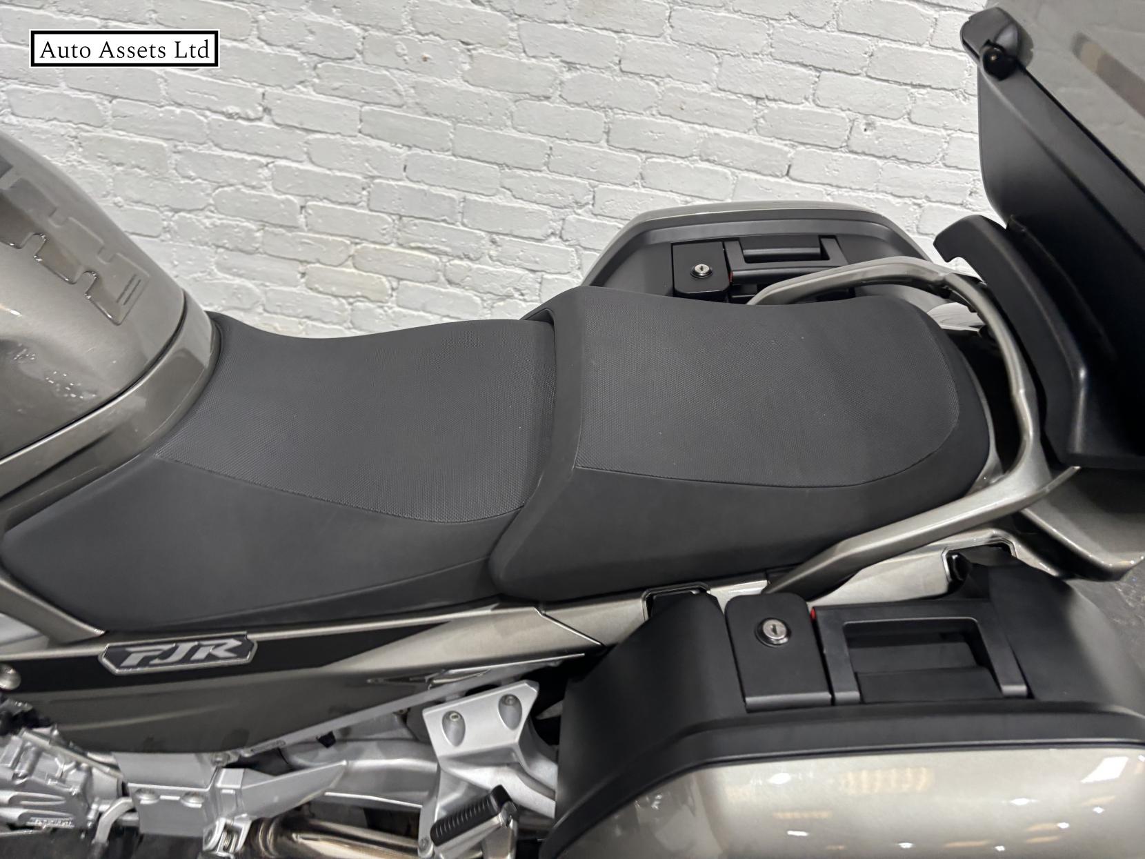 Yamaha FJR1300 1300 A Tourer Petrol Manual (147 ps)