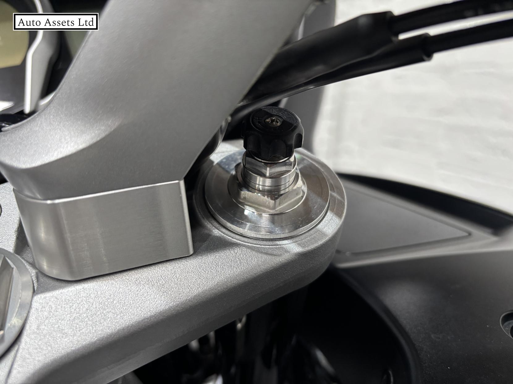 Yamaha FJR1300 1300 A Tourer Petrol Manual (147 ps)