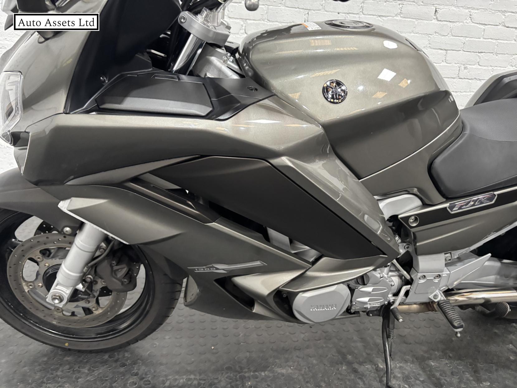 Yamaha FJR1300 1300 A Tourer Petrol Manual (147 ps)