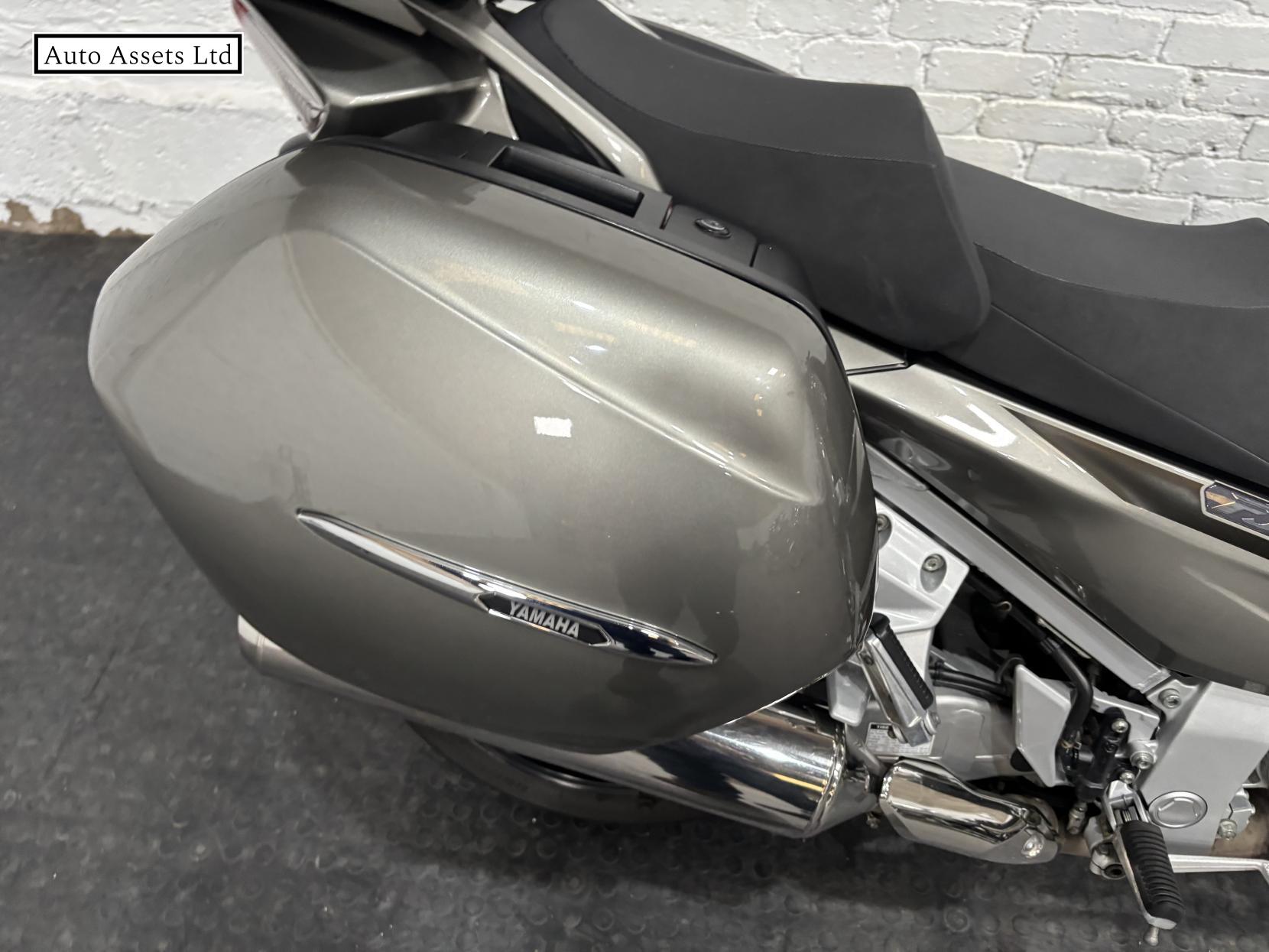 Yamaha FJR1300 1300 A Tourer Petrol Manual (147 ps)
