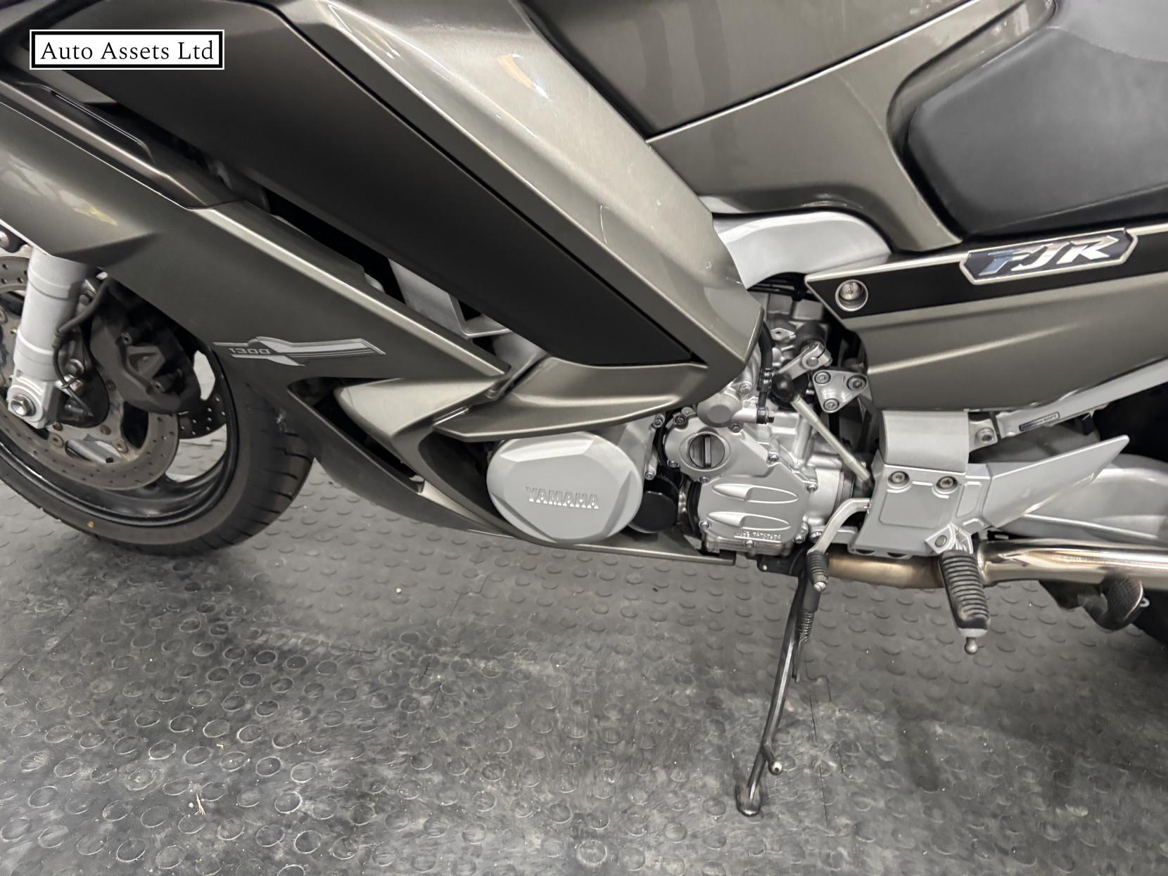 Yamaha FJR1300 1300 A Tourer Petrol Manual (147 ps)