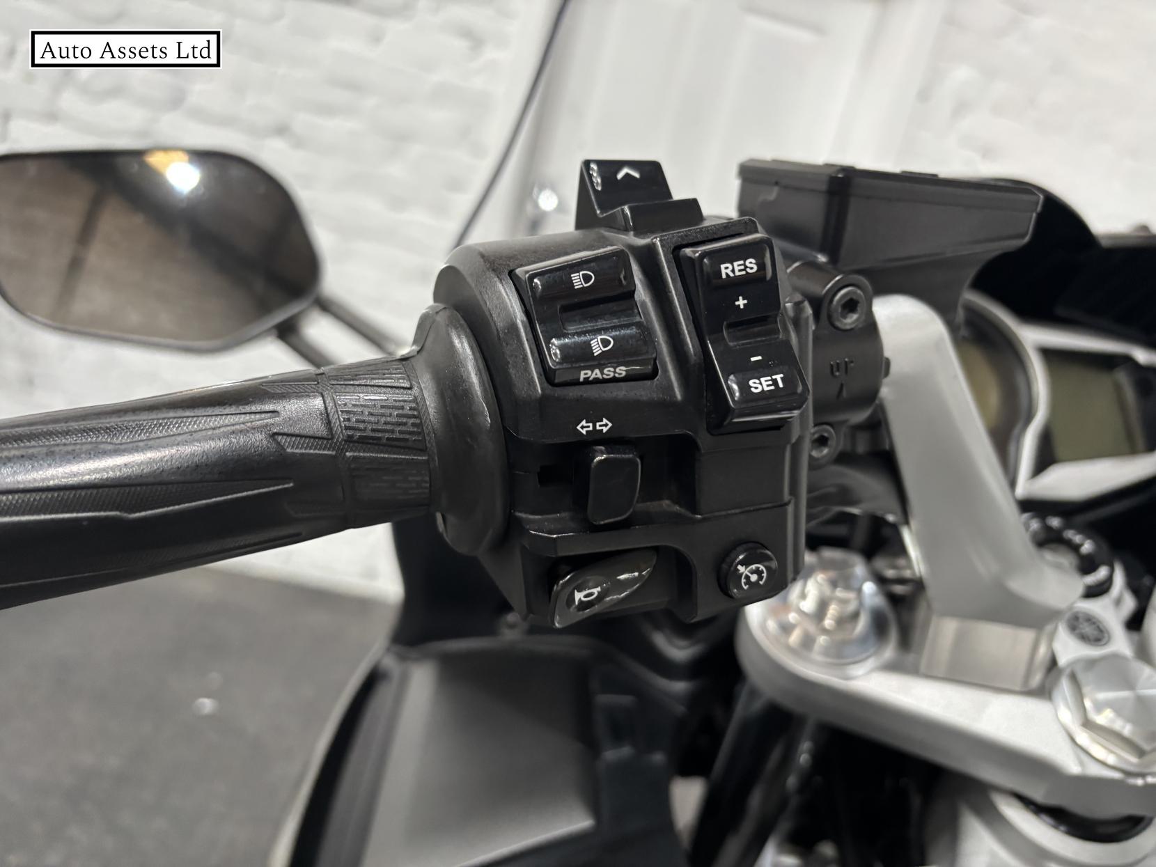 Yamaha FJR1300 1300 A Tourer Petrol Manual (147 ps)