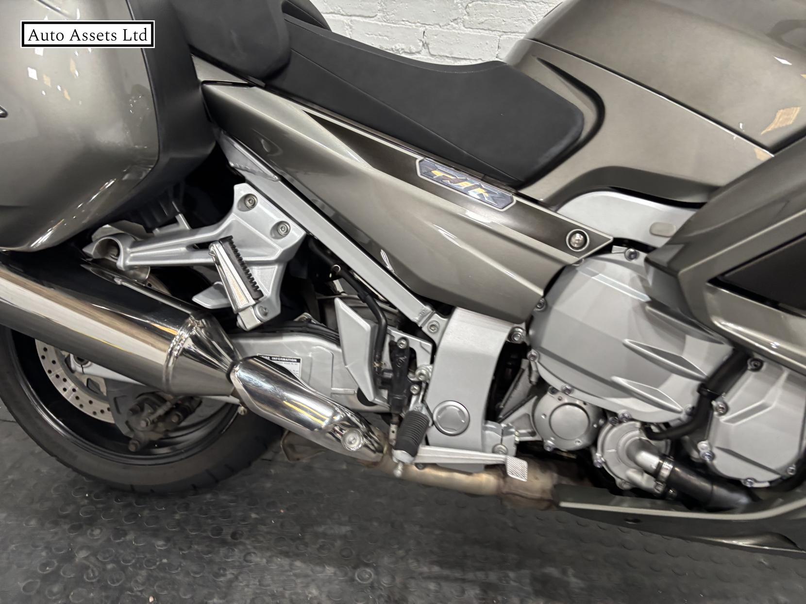 Yamaha FJR1300 1300 A Tourer Petrol Manual (147 ps)