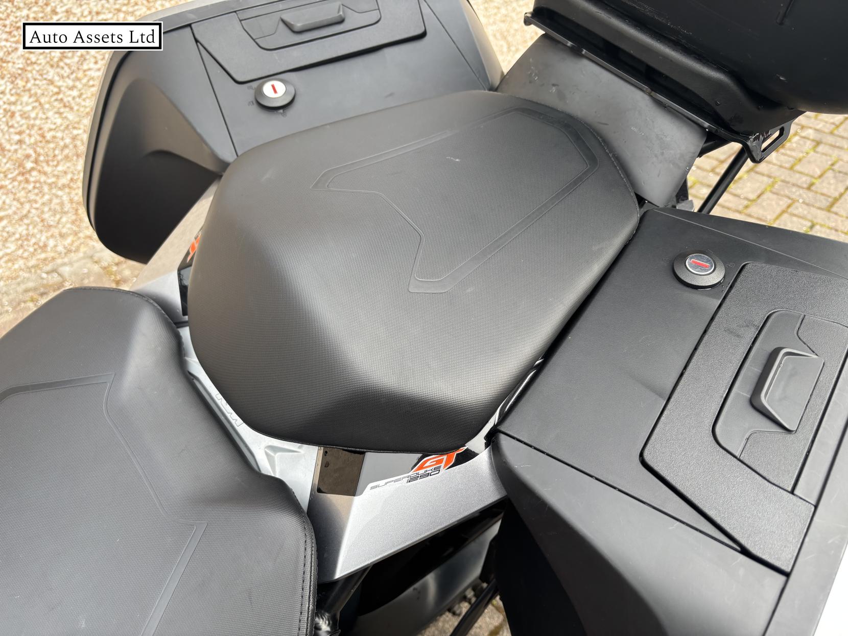KTM 1290 Super Duke GT 1290 Sports Tourer Petrol Manual Euro 4 (175 ps)