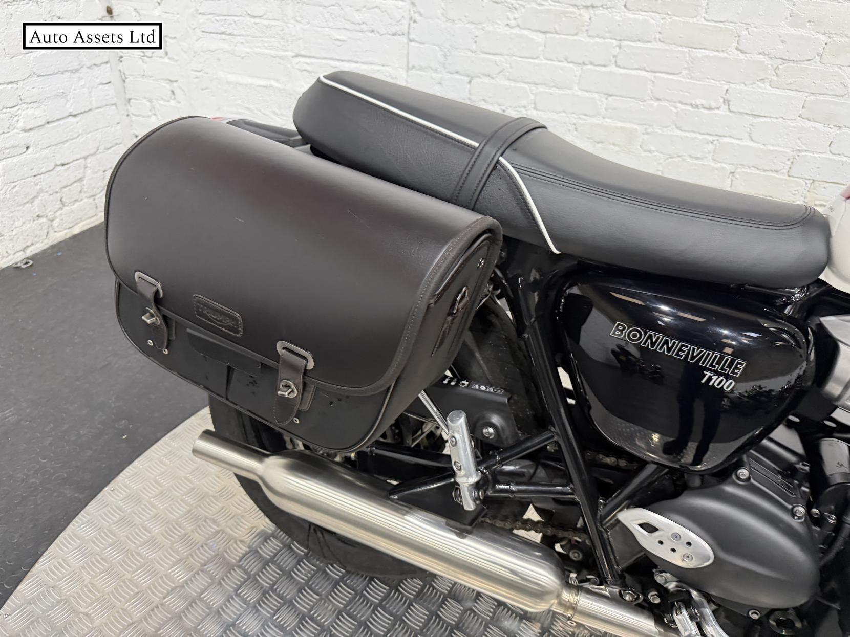 Triumph Bonneville T100 900 Roadster/Retro Petrol Manual Euro 5 (65 ps)
