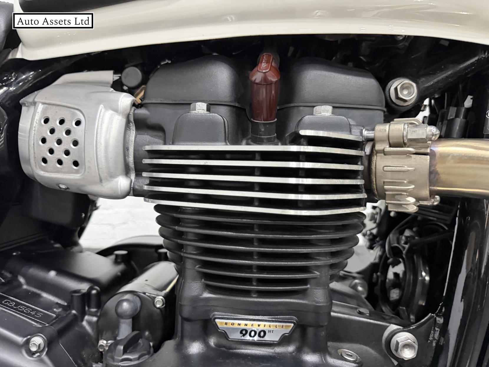 Triumph Bonneville T100 900 Roadster/Retro Petrol Manual Euro 5 (65 ps)