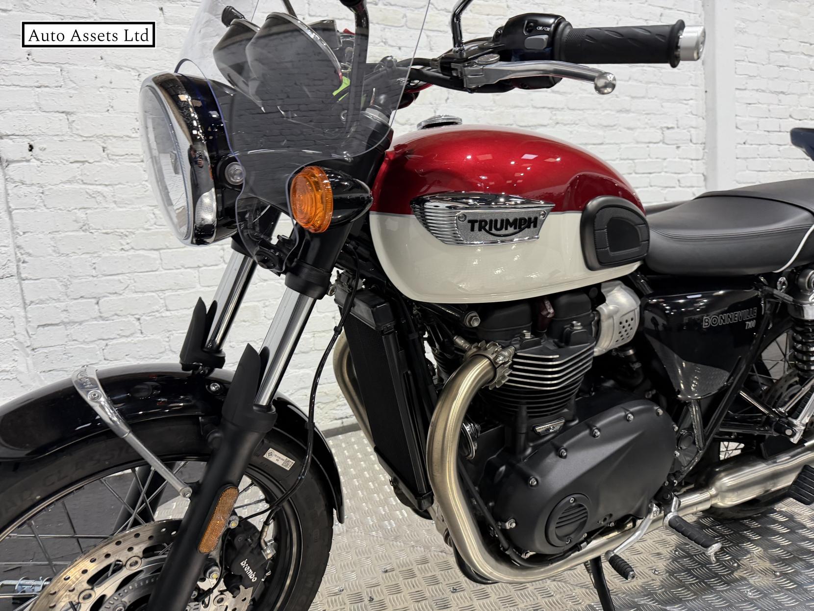 Triumph Bonneville T100 900 Roadster/Retro Petrol Manual Euro 5 (65 ps)
