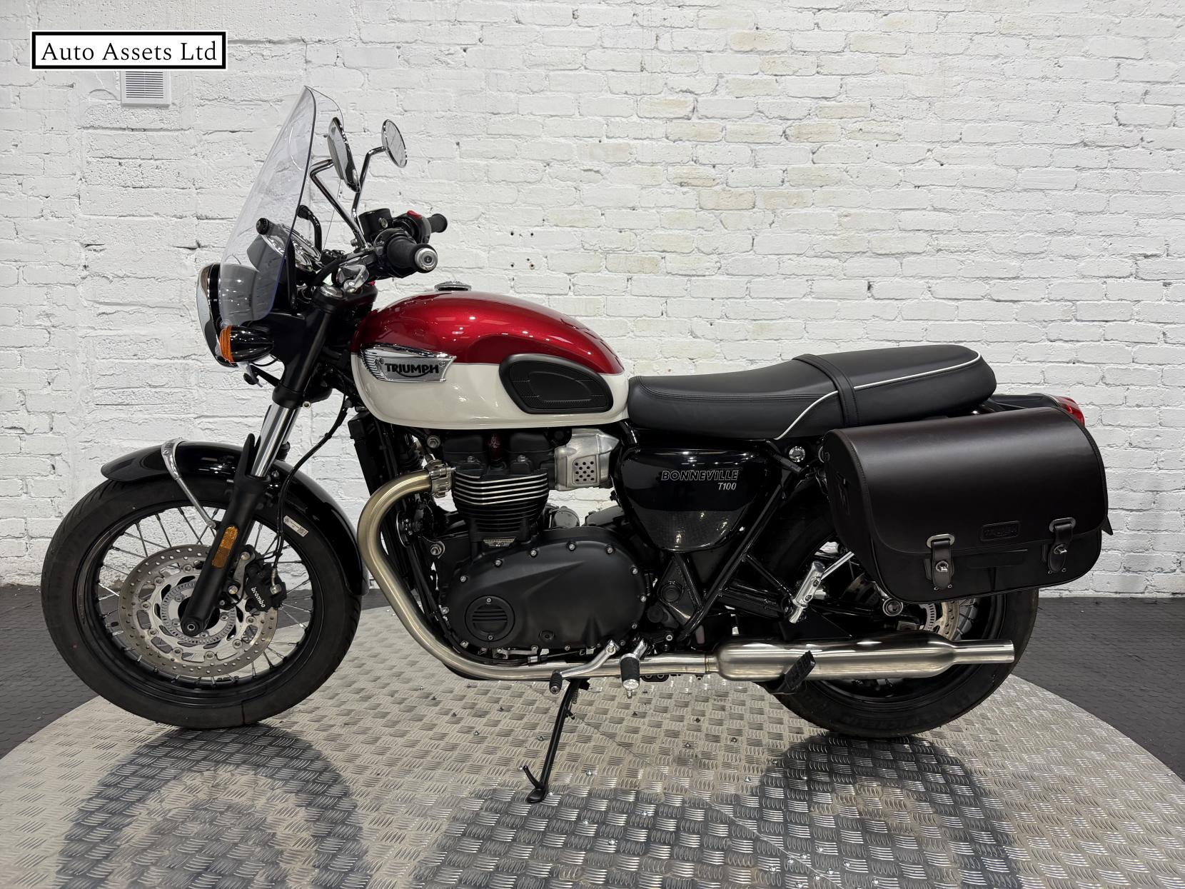 Triumph Bonneville T100 900 Roadster/Retro Petrol Manual Euro 5 (65 ps)