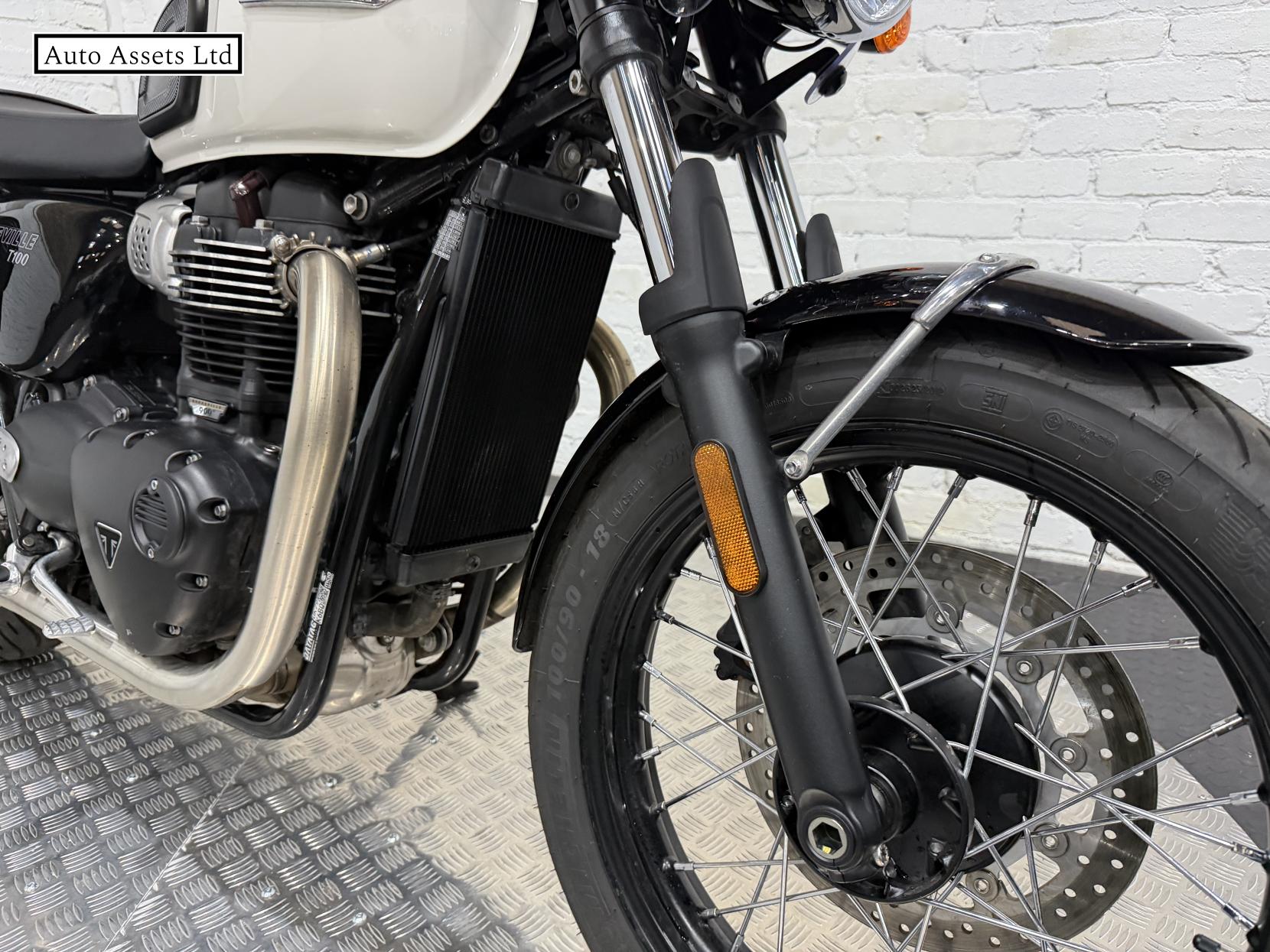 Triumph Bonneville T100 900 Roadster/Retro Petrol Manual Euro 5 (65 ps)