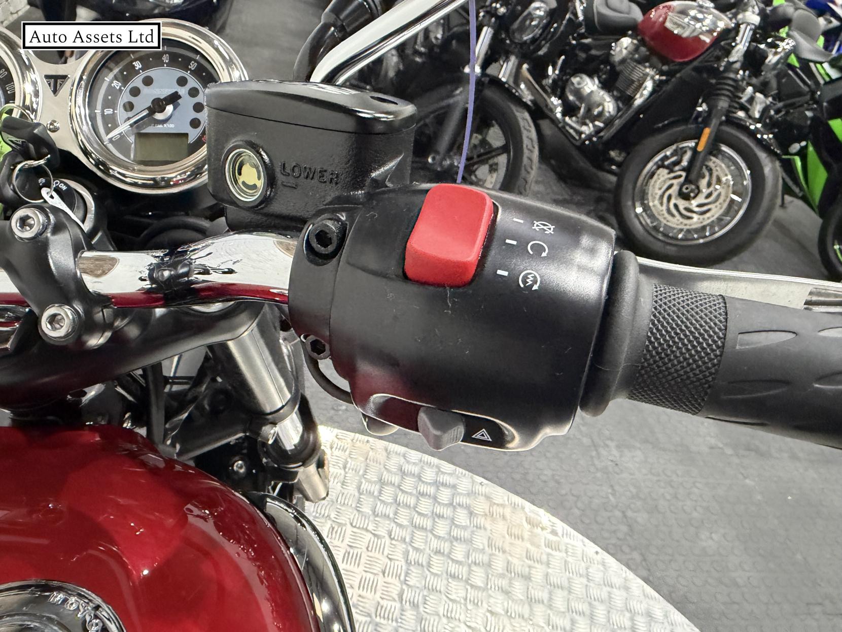 Triumph Bonneville T100 900 Roadster/Retro Petrol Manual Euro 5 (65 ps)
