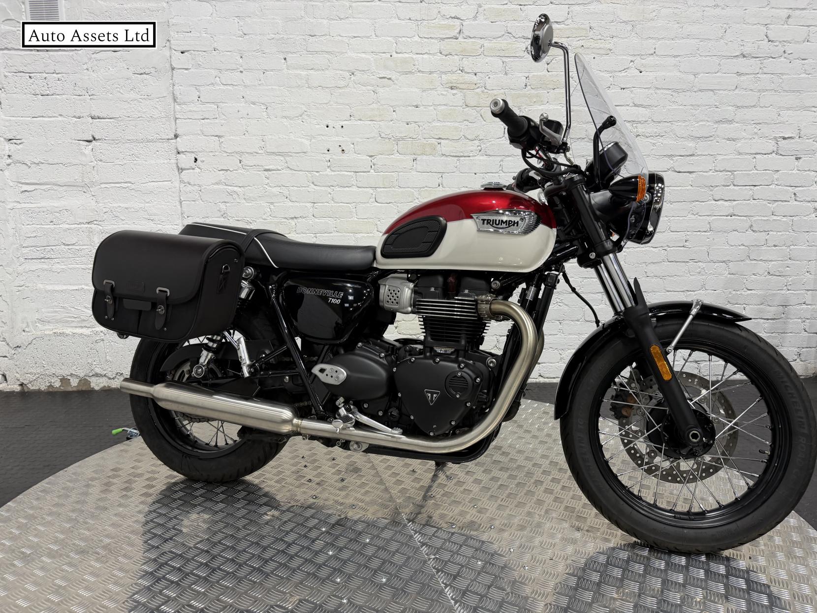 Triumph Bonneville T100 900 Roadster/Retro Petrol Manual Euro 5 (65 ps)