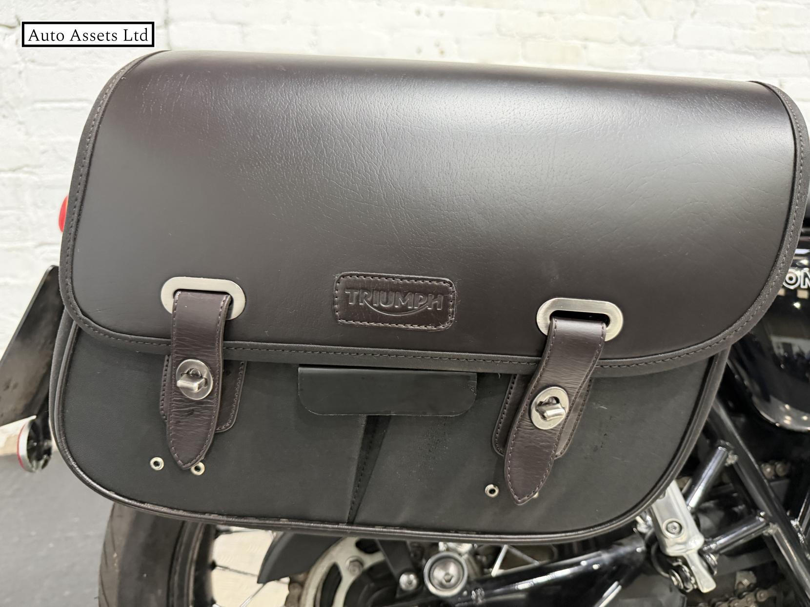 Triumph Bonneville T100 900 Roadster/Retro Petrol Manual Euro 5 (65 ps)