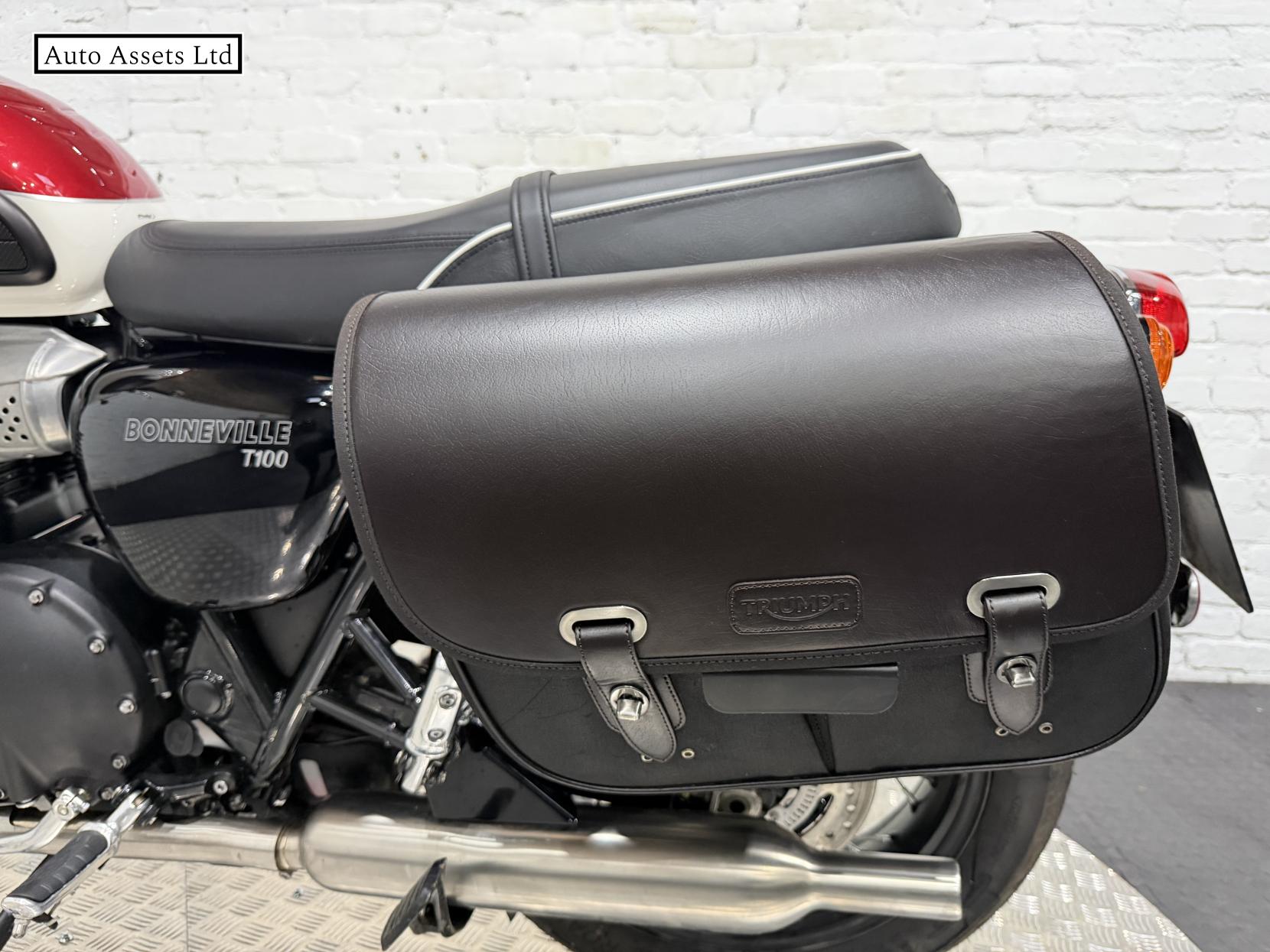 Triumph Bonneville T100 900 Roadster/Retro Petrol Manual Euro 5 (65 ps)