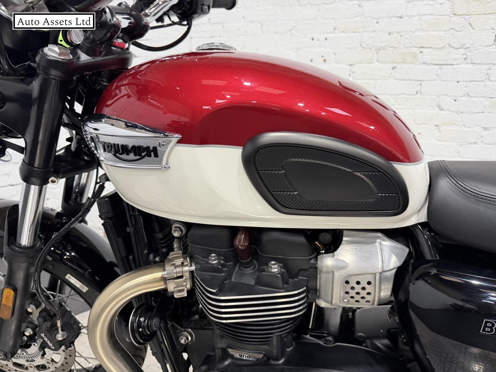 Triumph Bonneville T100 900 Roadster/Retro Petrol Manual Euro 5 (65 ps)