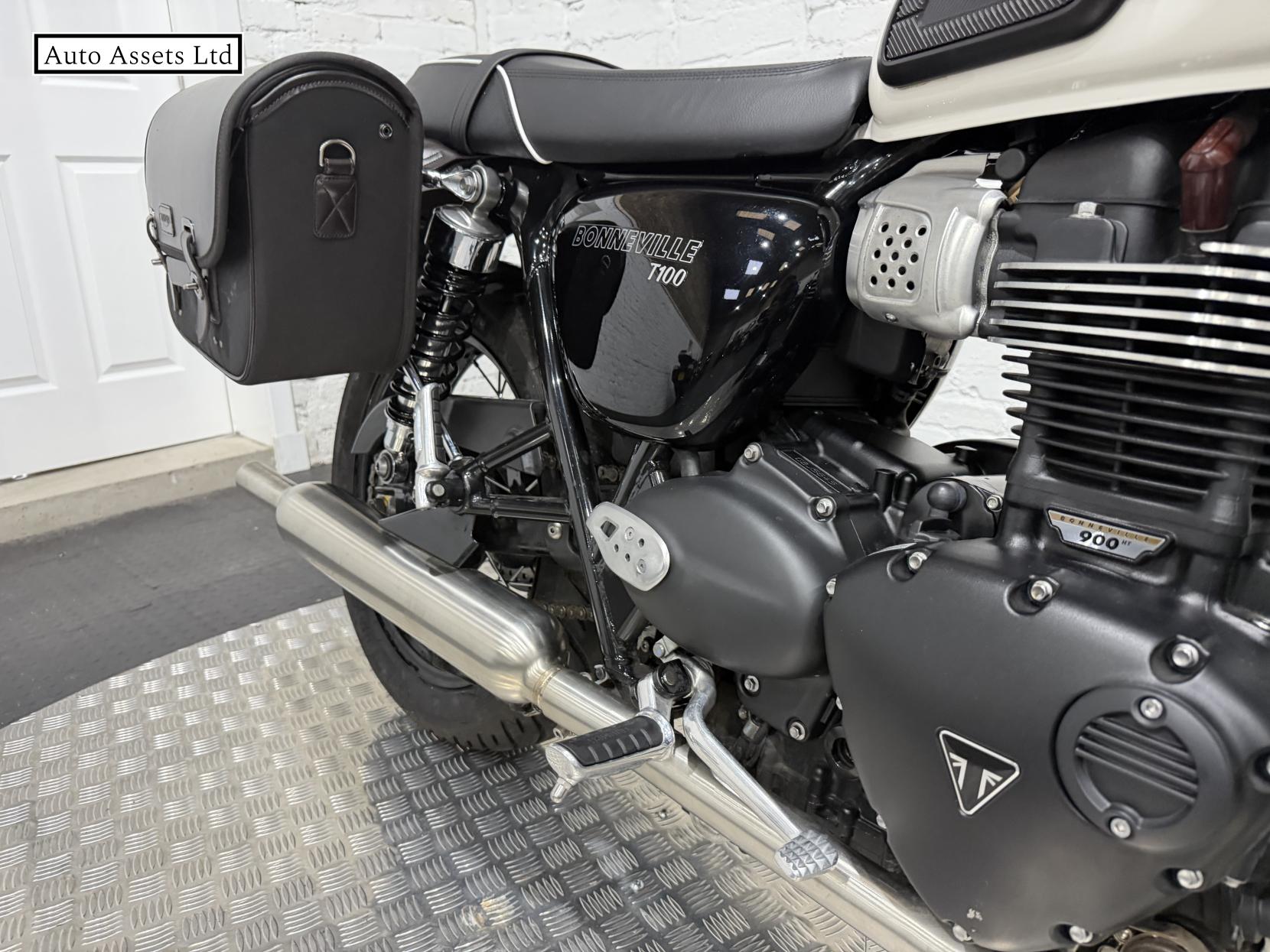 Triumph Bonneville T100 900 Roadster/Retro Petrol Manual Euro 5 (65 ps)