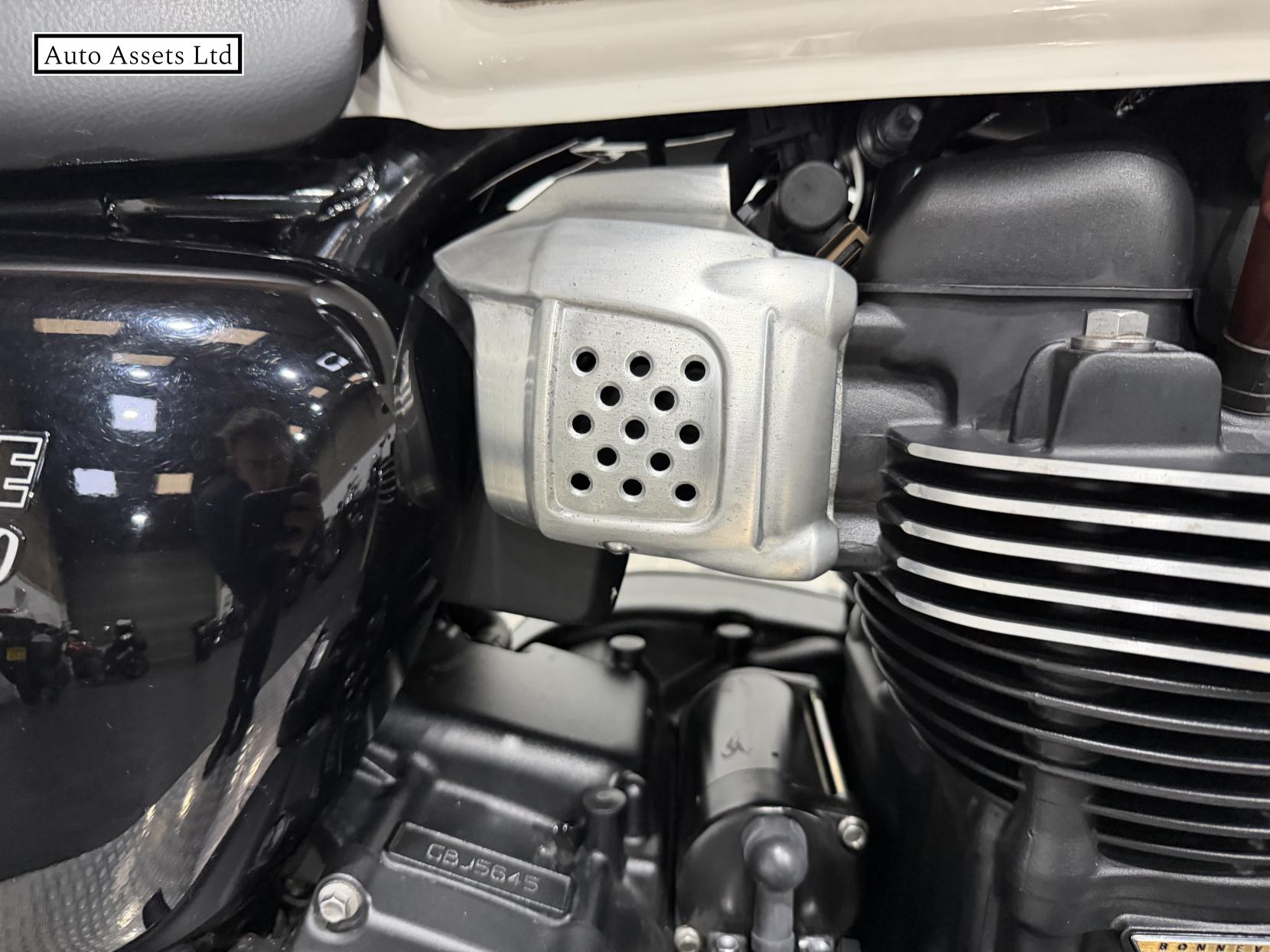 Triumph Bonneville T100 900 Roadster/Retro Petrol Manual Euro 5 (65 ps)